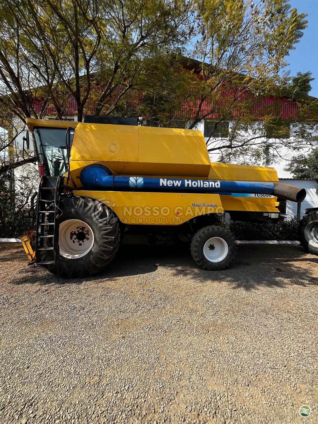 COLHEITADEIRA NEW HOLLAND TC 5090 Nosso Campo Agriculture - Mahindra - Matriz ARAPOTI PARANÁ PR